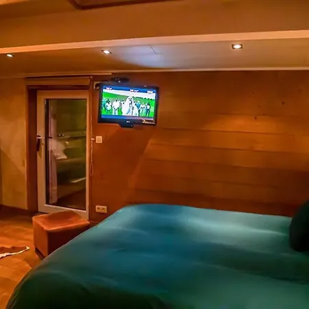 Le Du Cabanon: Cabanon De Luxe Avec Entièrement Privatif Aye